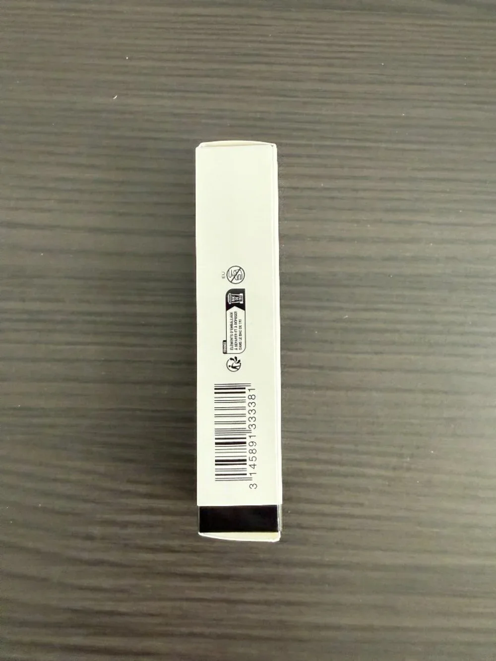 Chanel Hydra Beauty Micro Sérum Lèvres intense hydrating replenishing lip serum.